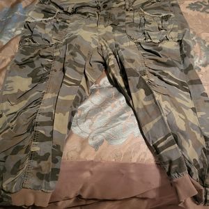 Camouflage capris - size 15